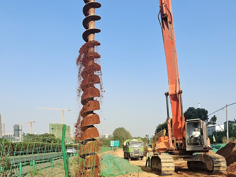 工程根据基坑开挖深度，管道地基处理方式，以及内支撑的不同采用了四种不同的支护方式